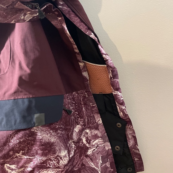 Ski jacket in medium - Picture 6 of 10